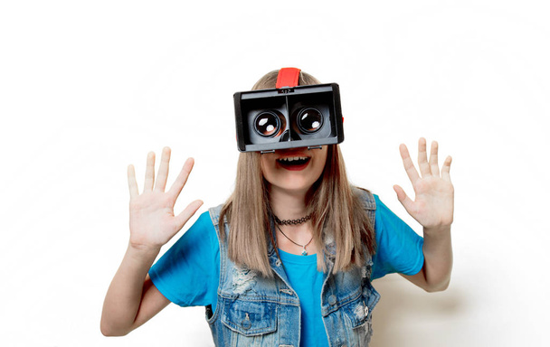 portrait of young teenage girl with VR glasses - Foto, Imagem