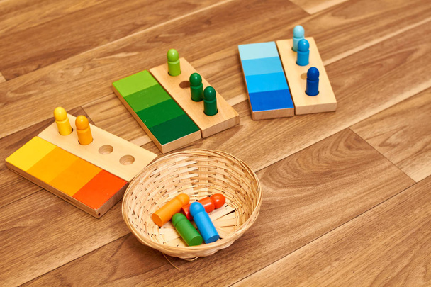 Montessori puun värivalikoima
 - Valokuva, kuva