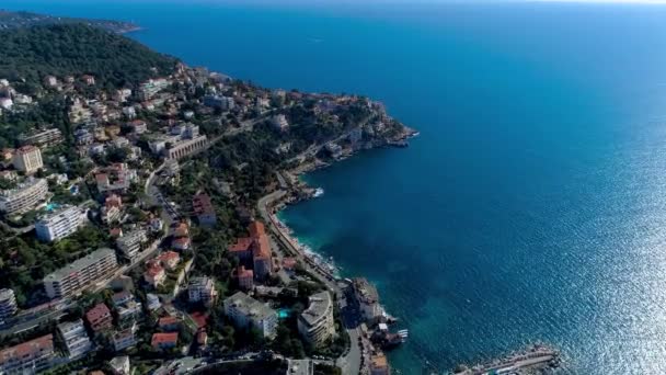Luftaufnahme des Marinehafens und Hafens mit Luxusyachten in Port de Nice in Frankreich 4k - Filmmaterial, Video