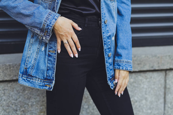 Jeans jacket and girl's hands close-up - Fotoğraf, Görsel