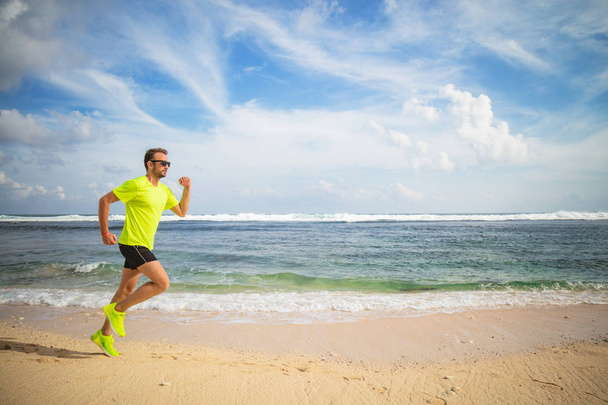 Jogging on a tropical sandy beach near sea / ocean. - Photo, Image