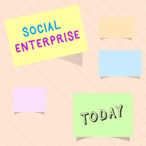 Pisanie tekstu Social Enterprise. Koncepcja biznesowa dla biznesu, który zarabia pieniądze w sposób odpowiedzialny społecznie - Zdjęcie, obraz