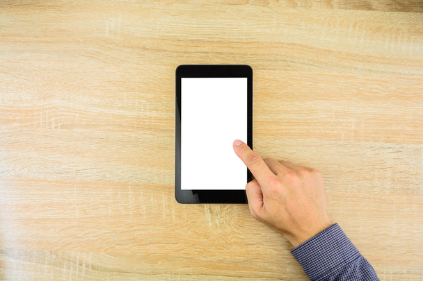 Empresário tocando tablet digital com uma tela branca, trabalhando on-line na mesa do escritório.Copie espaço para texto
. - Foto, Imagem