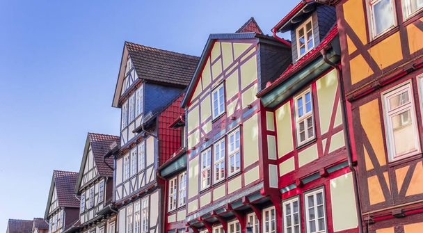 Colorate case a graticcio a Hannoversch Munden, Germania
 - Foto, immagini