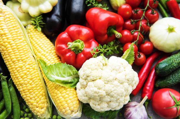 gesunde Ernährung Hintergrund - verschiedene rohe Gemüse - Foto, Bild