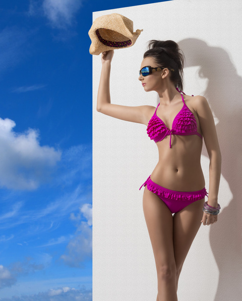 pretty brunette with bikini shields from the sun - Foto, immagini