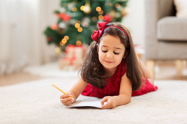 little girl writing christmas wish list at home - Zdjęcie, obraz