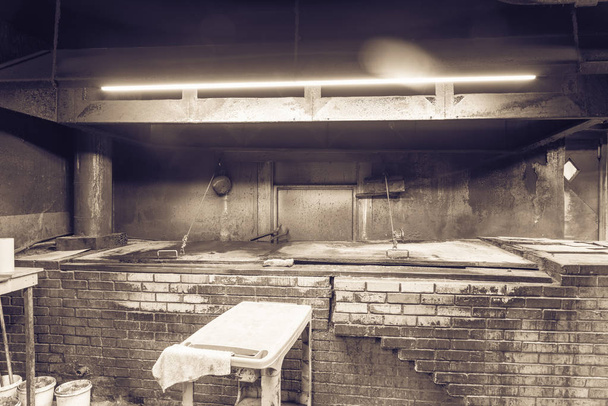 Tono filtrato pit room vuoto del vecchio Texas BBQ Meat Market a Wes
 - Foto, immagini