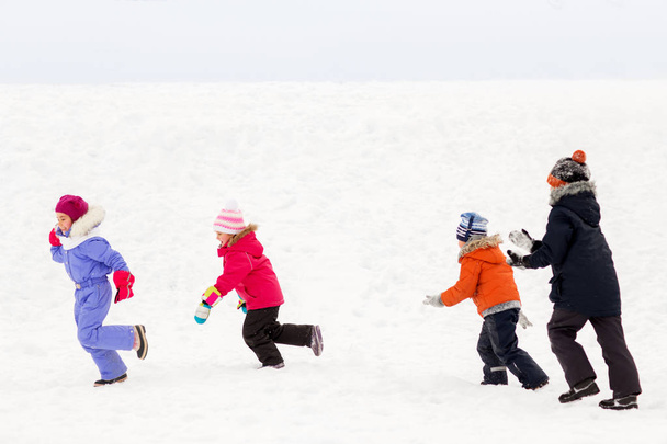 happy little kids playing outdoors in winter - Fotoğraf, Görsel