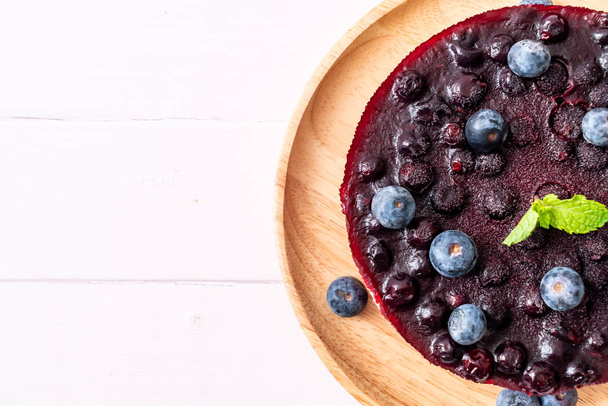 homemade blueberry cheese cake on wood background - Foto, immagini