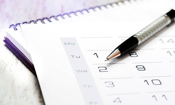Calendar page and pen close-up view - Fotografie, Obrázek