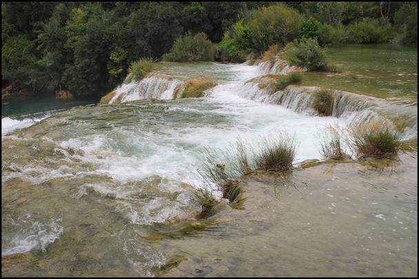 Krka trapsgewijs rivierlandschap, Kroatië - Foto, afbeelding