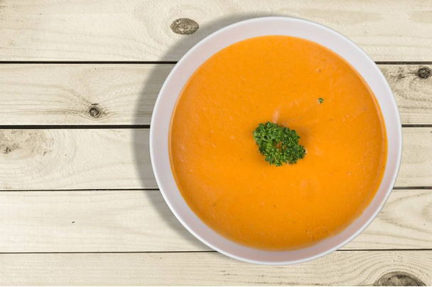 gustosa zuppa di zucca in piatto bianco
 - Foto, immagini