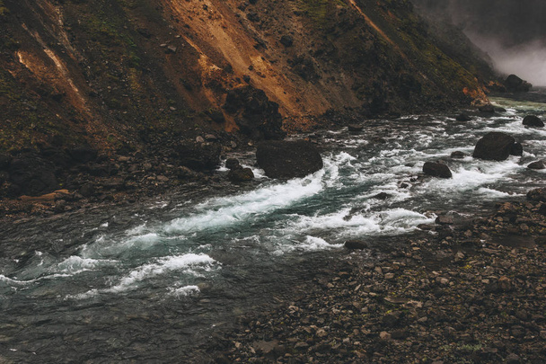 hegyi folyó folyó a sziklák, ezen a környéken: Izland - Fotó, kép