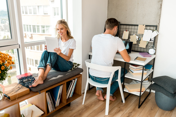 young couple using digital devices at home - Foto, Bild