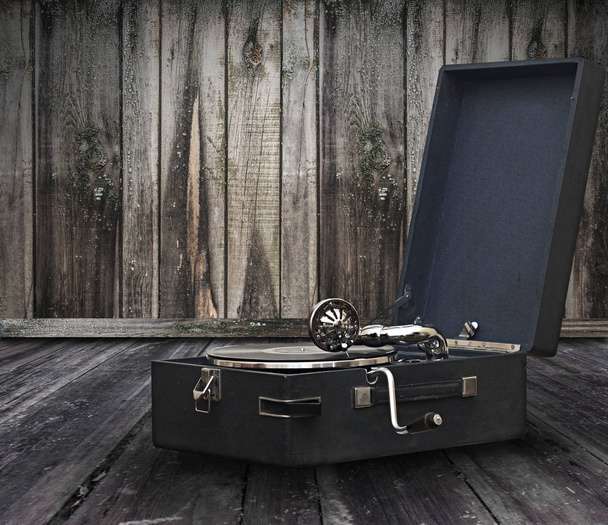Gramófono vintage, tecnología de reproductor de música retro en la habitación vintage
 - Foto, Imagen