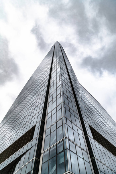 Glass skyscraper in financial district of Madrid - Φωτογραφία, εικόνα