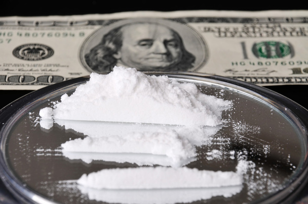 cocaïne en honderd dollar - Foto, afbeelding
