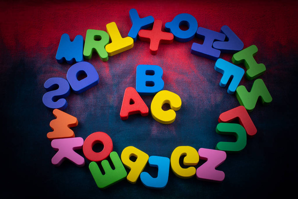 Színes ABC betűk ábécé fából - Fotó, kép