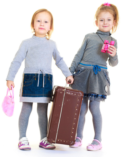 girls sisters with an old suitcase - Zdjęcie, obraz