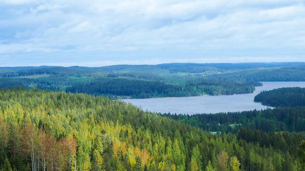 áttekintés a Struve földmérő a mount oravivuori puolakka Finnországban, nyáron a paeijaenne-tó - Fotó, kép