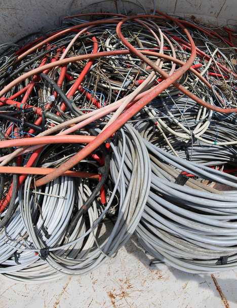 Elektrik kabloları yüksek gerilim kabloları ve telleri kapsayıcısında çok kullanılan - Fotoğraf, Görsel