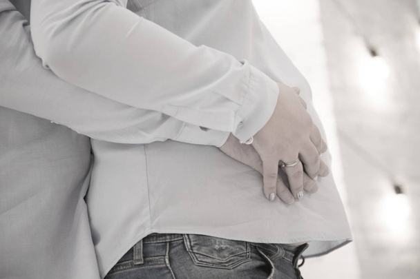 pregnant belly hugging parents - Zdjęcie, obraz