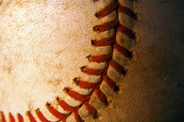 Primer plano de una vieja pelota de béisbol envejecida
 - Foto, imagen