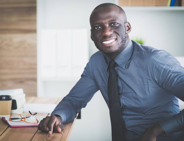 Portrait of an handsome young black businessman. - Foto, Imagen