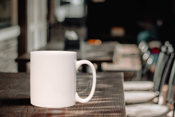 カスタム設計または引用を追加する白い空白コーヒーマグマグカップを販売する企業に最適、ちょうどオーバーレイの見積もりまたはイメージにデザイン. - 写真・画像