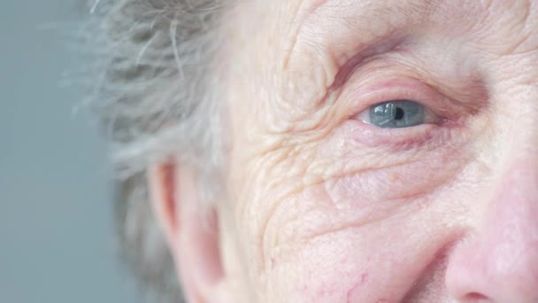 Close up portrait of a senior caucasian woman's face  - Filmati, video