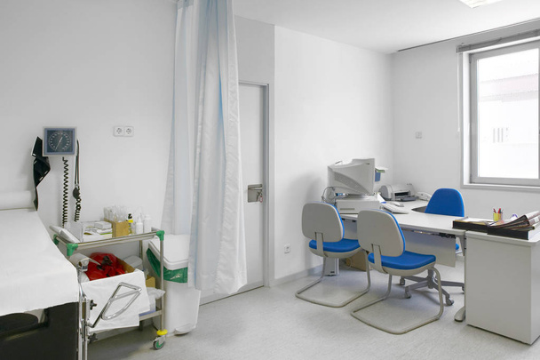 病院医師の診察室。医療機器。医療機器。事務所 - 写真・画像