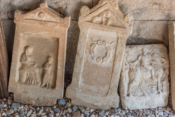 Dettaglio di antiche lapidi romane in marmo nel Castello di Bodrum, Turchia
. - Foto, immagini