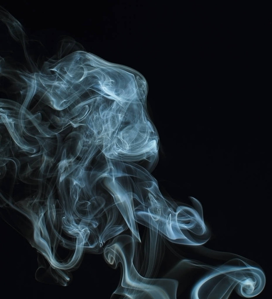 Αφηρημένη λευκό καπνό υφή σε μαύρο φόντο - Φωτογραφία, εικόνα