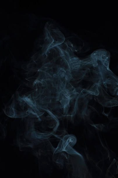 Abstrakti valkoinen savun rakenne mustalla pohjalla
 - Valokuva, kuva