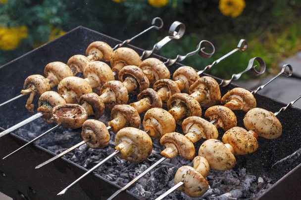 Barbecue skewers with delicious grilled champignon mushroom kebab in a brazier - Zdjęcie, obraz