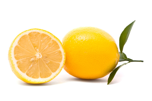 Limón con hojas frescas
 - Foto, Imagen