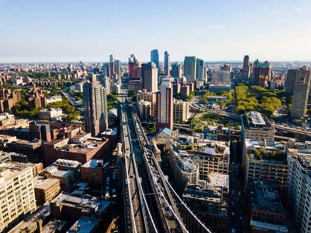 Letecký pohled na Manhattan a Brooklyn Bridge v New York city - Fotografie, Obrázek