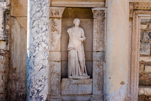 Sophia (bölcsesség)-ban Epheszosz ókori város, Selcuk, Izmir, Törökország-szobor. - Fotó, kép
