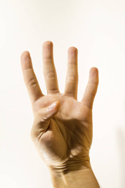 символ четырех на пальцах
 - Фото, изображение