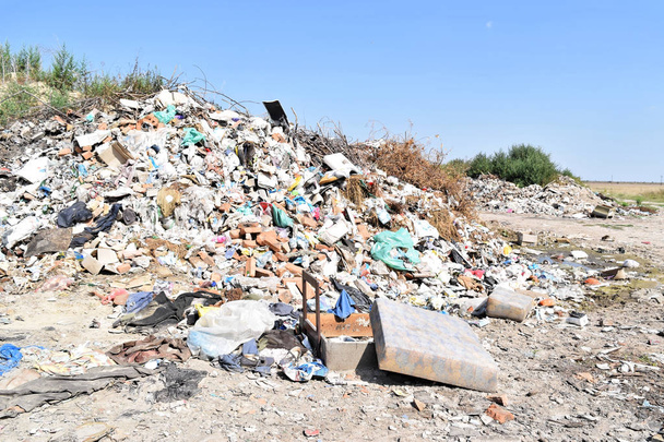 Wysypisko śmieci, katastrofa ekologiczna  - Zdjęcie, obraz