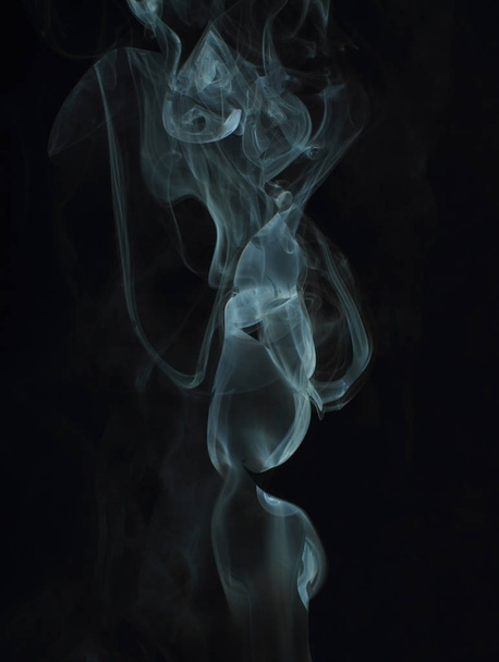 Abstract white smoke texture on black background - Zdjęcie, obraz