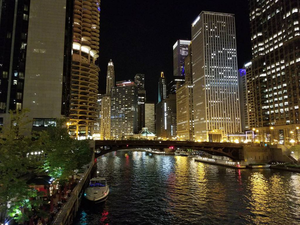 Město Chicago nábřeží v noci  - Fotografie, Obrázek