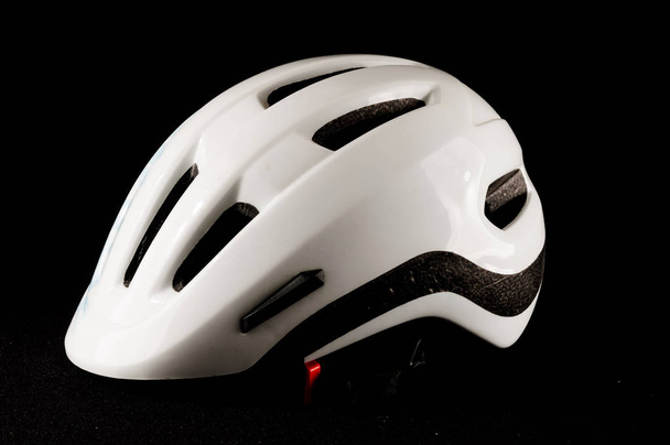 Immagine di un casco di sicurezza per bici bianco - Foto, immagini