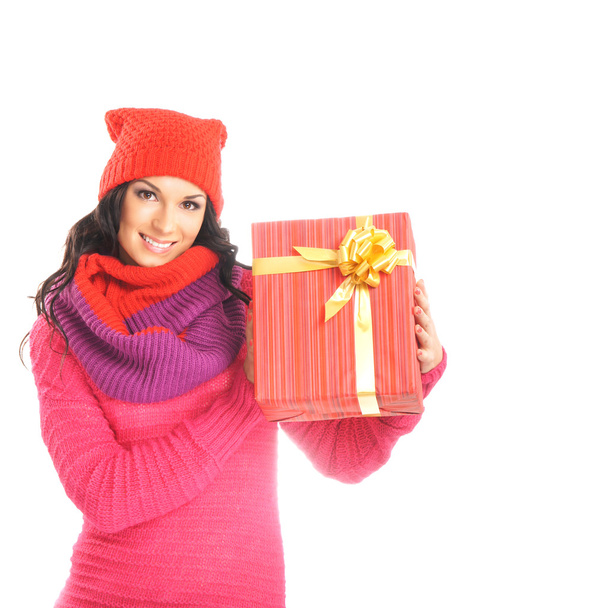 Young and beautiful woman holding a nice Christmas present - Foto, immagini