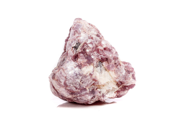 Макроминеральный камень Лепидолит в скале белый фон вблизи
 - Фото, изображение