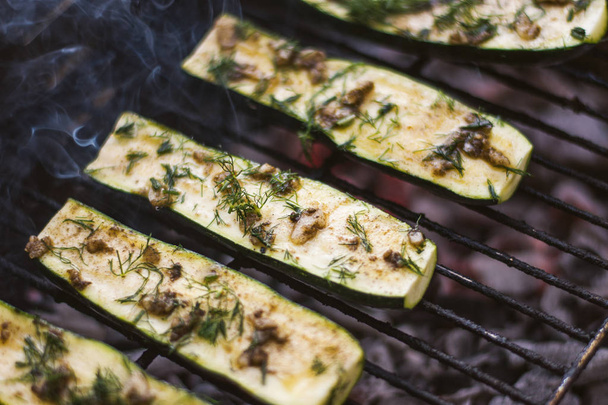 Fresh Green Zucchini Marinated With Garlic And Green Dill Herb, Salt And Back Pepper Cooking On Outdoor BBQ Grill Closeup - Foto, imagen