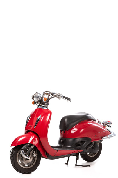 punainen retro skootteri eristetty valkoinen
 - Valokuva, kuva