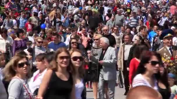 КИЕВ, Украина, 9 мая 2012 года: на торжественном параде, посвященном 67-й годовщине Победы в Великой Отечественной войне в Киеве, Украина, 9 мая 2012 года
 - Кадры, видео