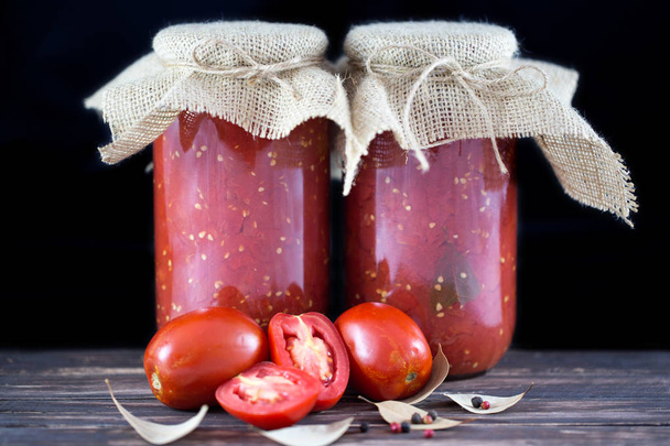 Sauce tomate maison pour l'hiver
 - Photo, image